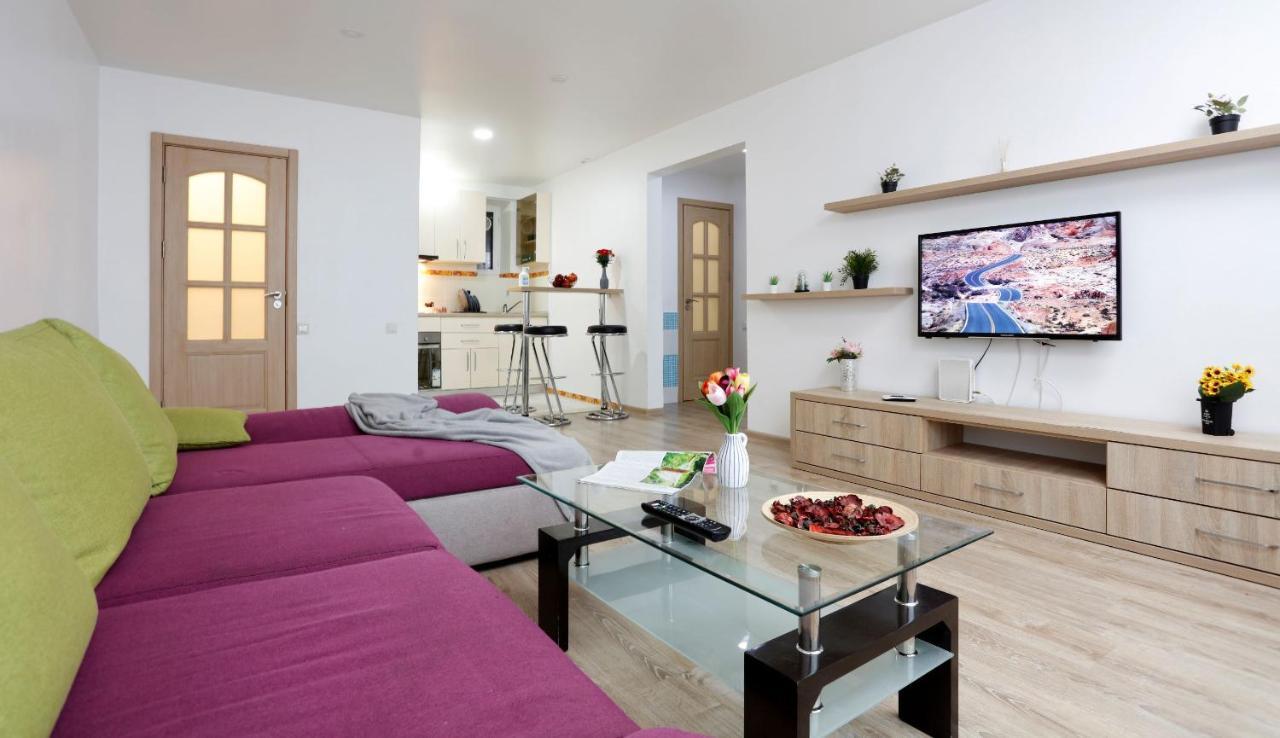 Cozy Apartment With A View Bukares Bagian luar foto