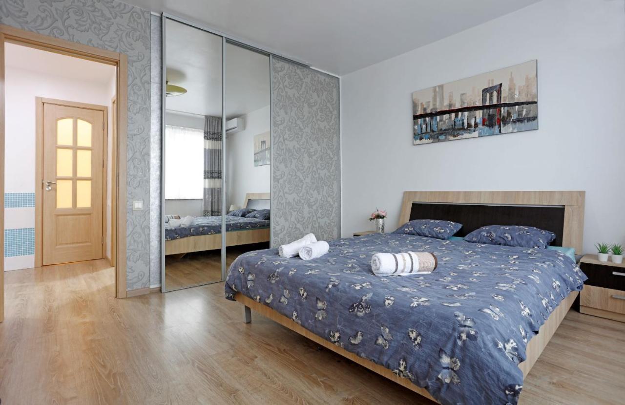 Cozy Apartment With A View Bukares Bagian luar foto