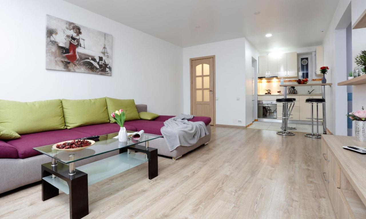 Cozy Apartment With A View Bukares Bagian luar foto