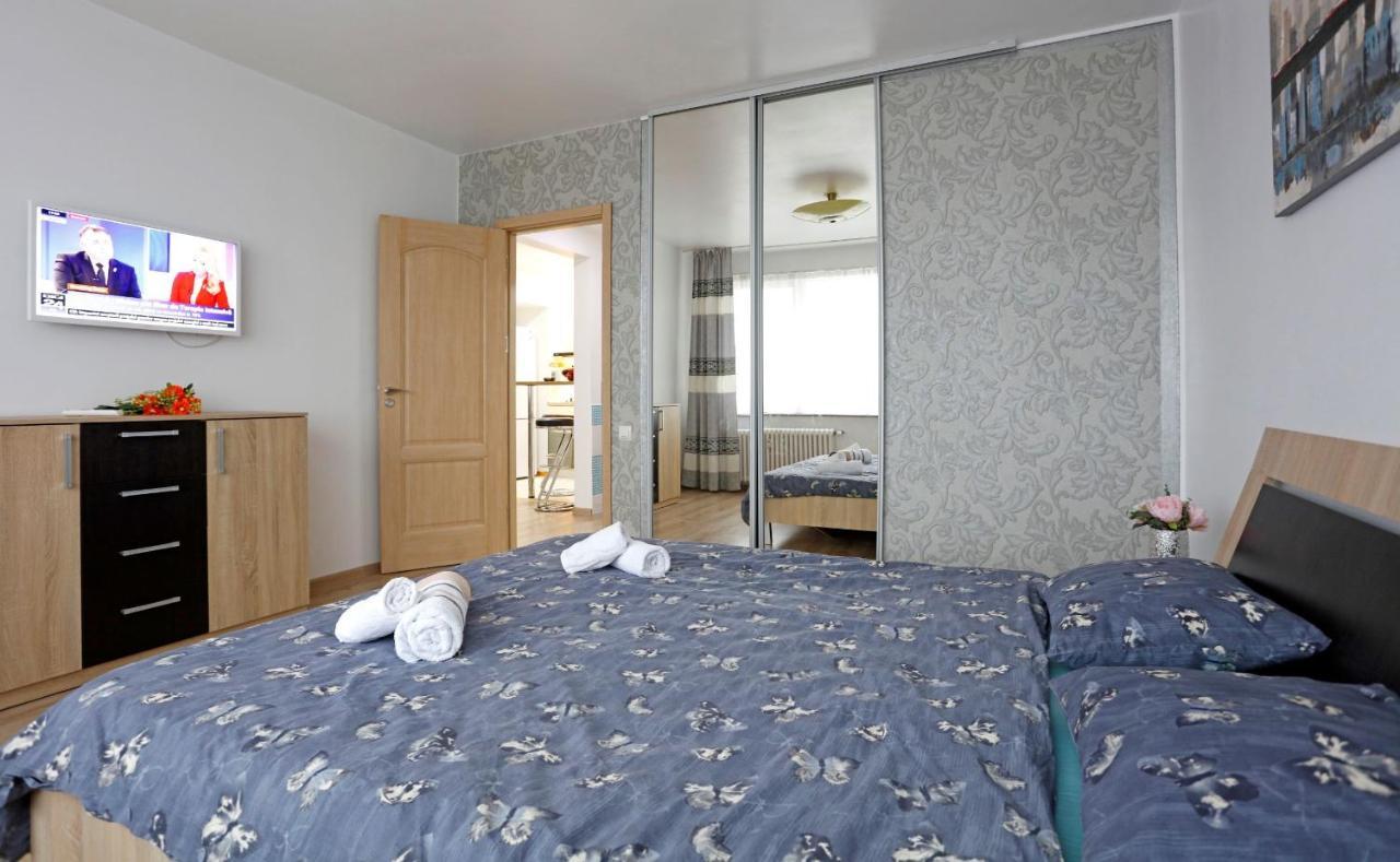 Cozy Apartment With A View Bukares Bagian luar foto