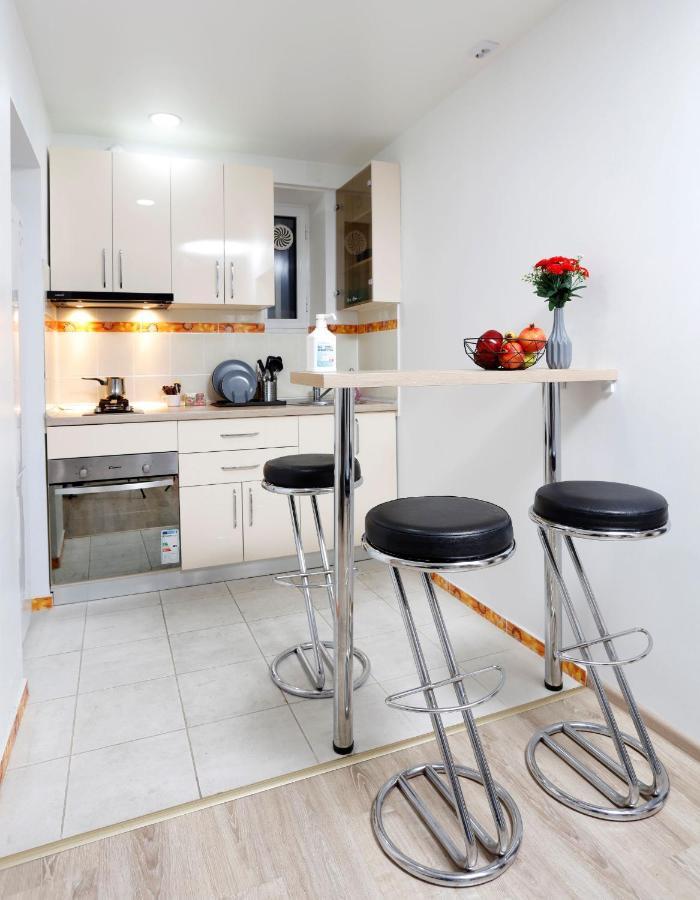 Cozy Apartment With A View Bukares Bagian luar foto