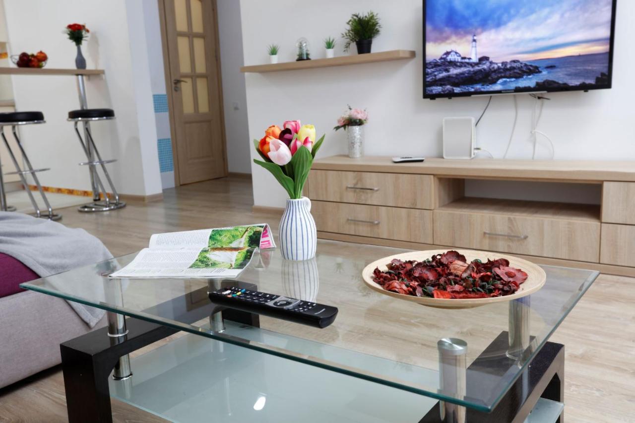 Cozy Apartment With A View Bukares Bagian luar foto